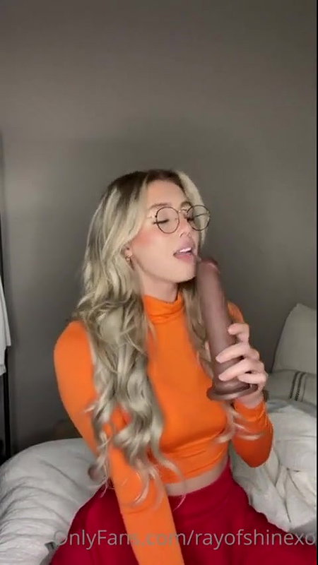Rayofshinexo Velma Cosplay Dildo Riding Video Leaked – OnlyFans