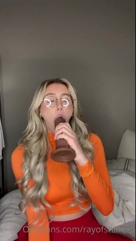 Rayofshinexo Velma Cosplay Dildo Riding Video Leaked – OnlyFans
