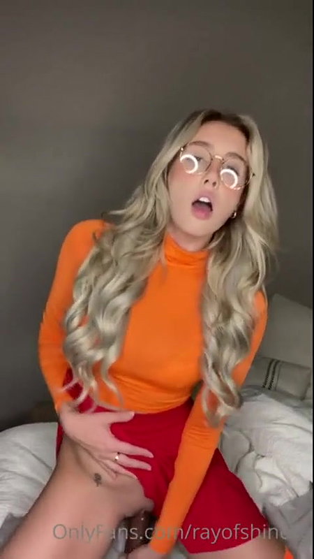 Rayofshinexo Velma Cosplay Dildo Riding Video Leaked – OnlyFans