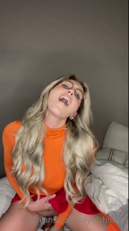 Rayofshinexo Velma Cosplay Dildo Riding Video Leaked – OnlyFans