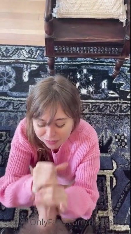 Riley Reid Fucks The Mailman Outdoor Video Leaked – OnlyFans