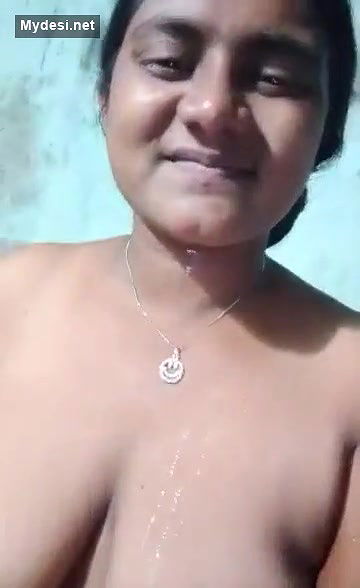 Desi Girl Showing Her Big Boobs