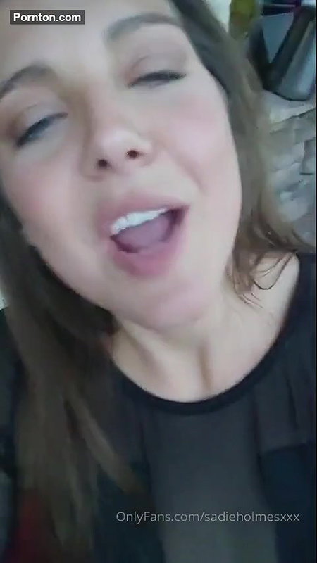sadieholmesxxx.H OnlyFans Leaks (3 Videos) 2
