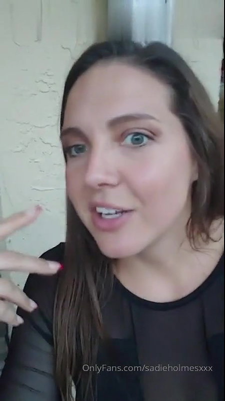 sadieholmesxxx.H OnlyFans Leaks (3 Videos) 2