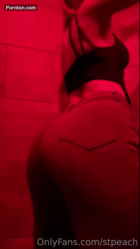 STPeach Risky Club Ass Spreading Fansly Set Leaked