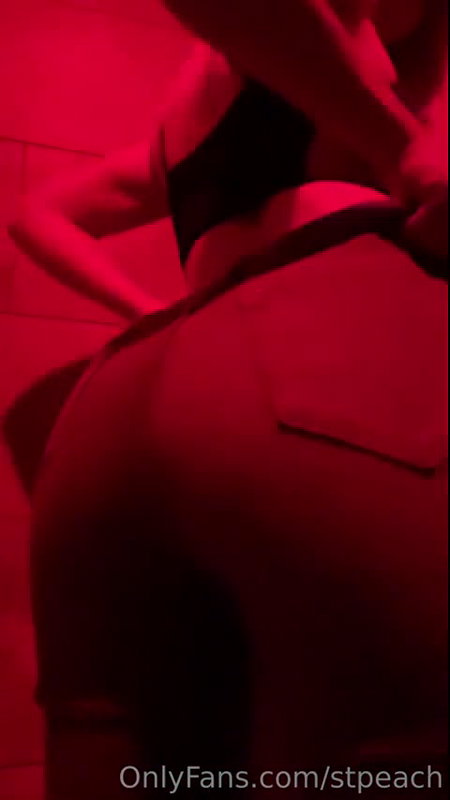 STPeach Risky Club Ass Spreading Fansly Set Leaked