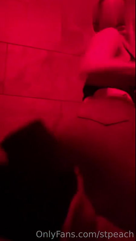 STPeach Risky Club Ass Spreading Fansly Set Leaked
