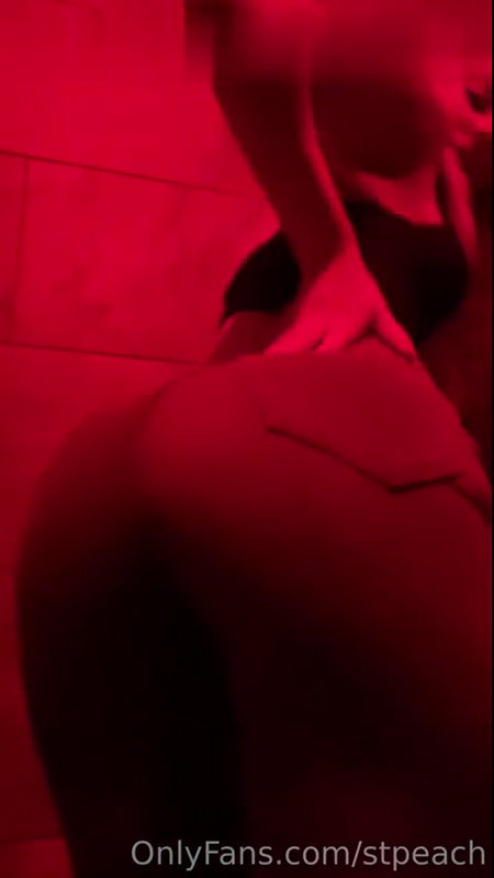 STPeach Risky Club Ass Spreading Fansly Set Leaked