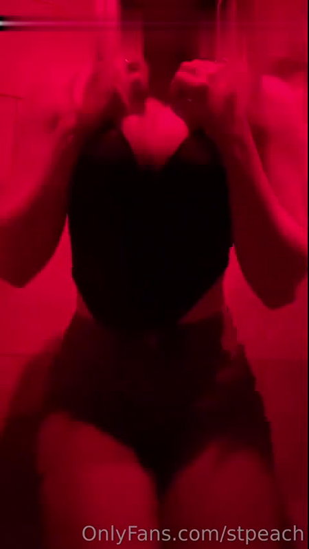 STPeach Risky Club Ass Spreading Fansly Set Leaked