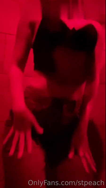 STPeach Risky Club Ass Spreading Fansly Set Leaked