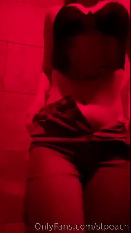 STPeach Risky Club Ass Spreading Fansly Set Leaked