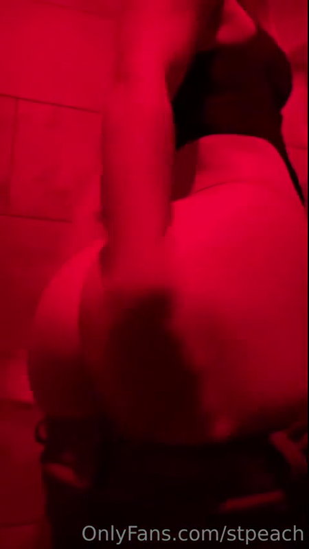 STPeach Risky Club Ass Spreading Fansly Set Leaked