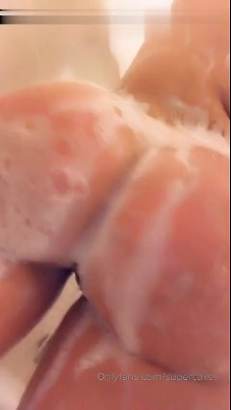 supercakes – blondegummybear OnlyFans Leaks (2 Videos) 1