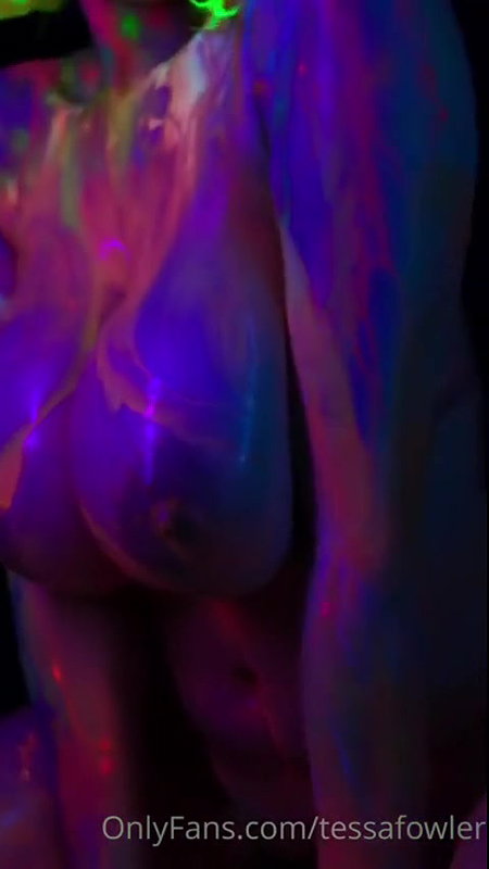 Tessa Fowler Nude Neon Body Paint OnlyFans Video Leaked