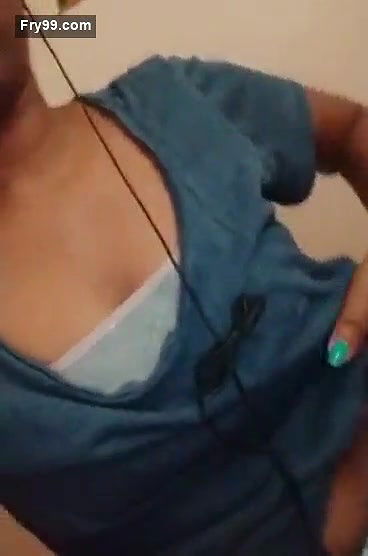 CUTE INDIAN BHABHI SHOWS OFF HER BEAUTIFUL PAIR OF TITIES