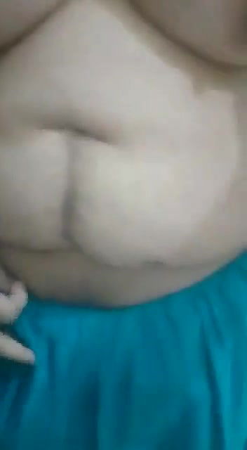 Bhabi Showing Her Bigboobs and pussy
