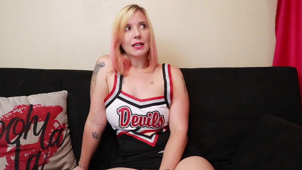 Cheerleaders ballbust the panty man