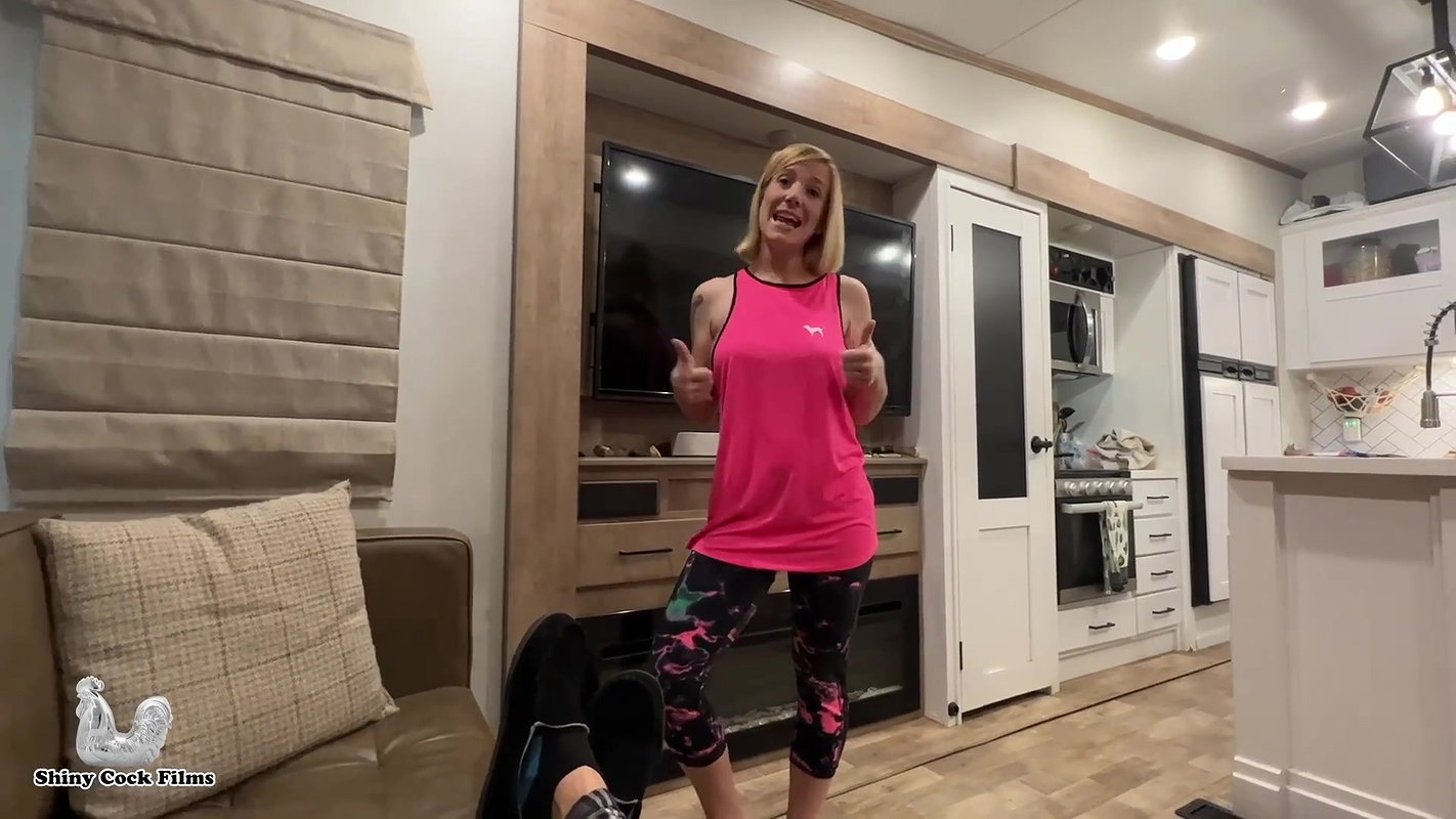 Hot Blonde Stepmom Gets Creampie in Ripped Yoga Pants – Jane Cane