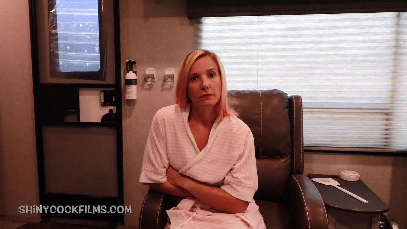 Student bullies and extorts his teacher – Extended preview – Jane