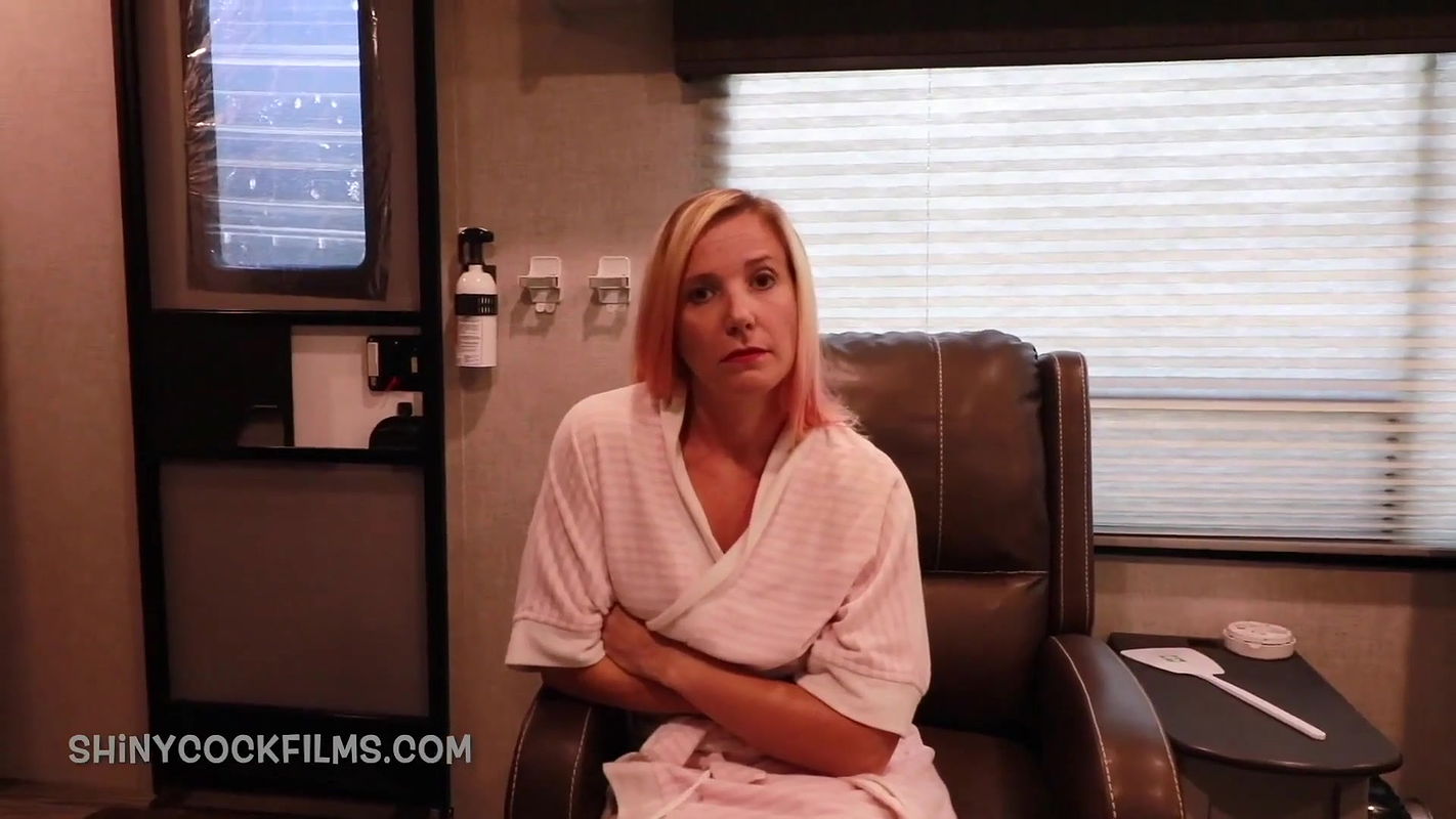 Student bullies and extorts his teacher – Extended preview – Jane