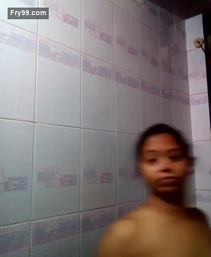 DESI INDIAN BHABHI SHOWING OFF HER BIGBOOBS