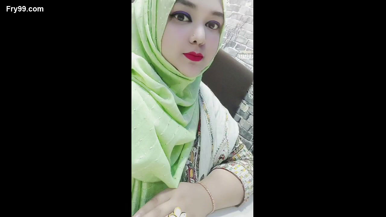 Beautiful Chubby wife Showing and Fucking