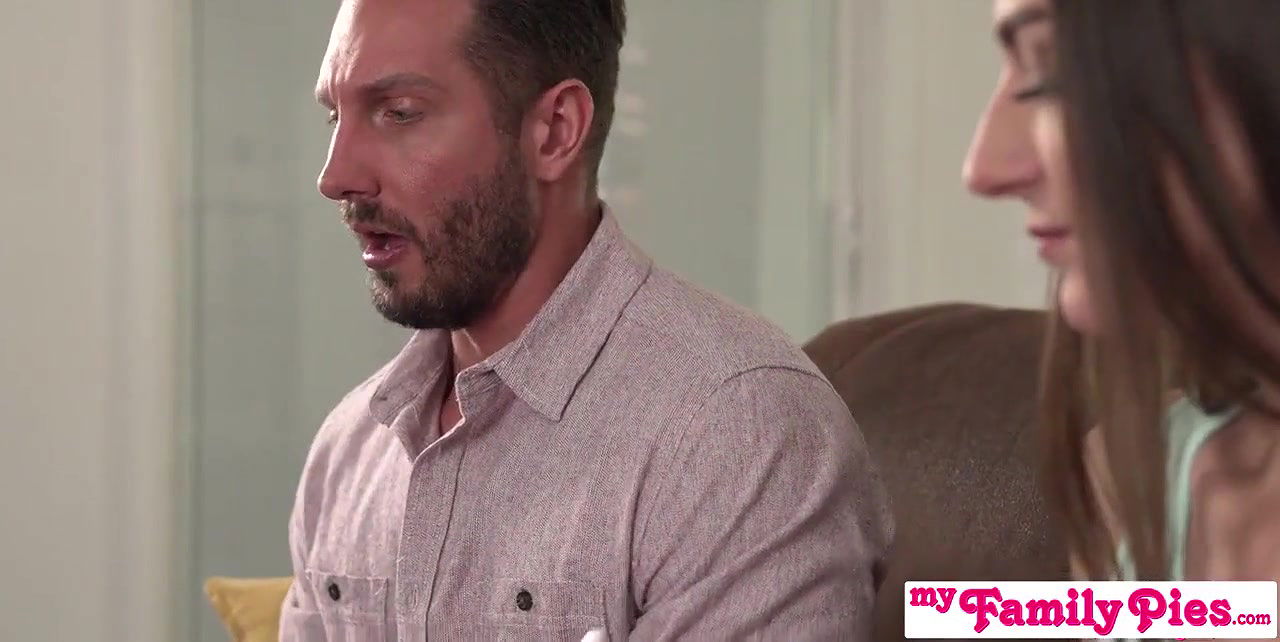 Step Dad ＂You should put your pants on If your comes home this is not going to look good＂ S19：E2