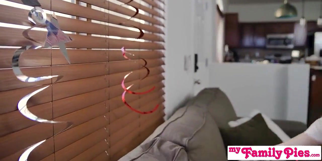 Step Sisters BFF ＂If there was a military man here, I would totally show him my appreciation＂ S18：E6