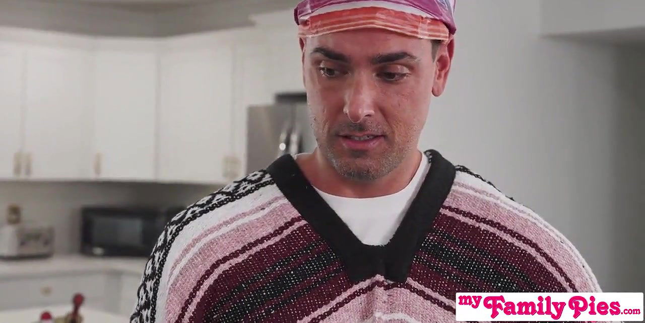 Stepbrother Says ＂I just want margaritas and pussy!＂ S25：E3