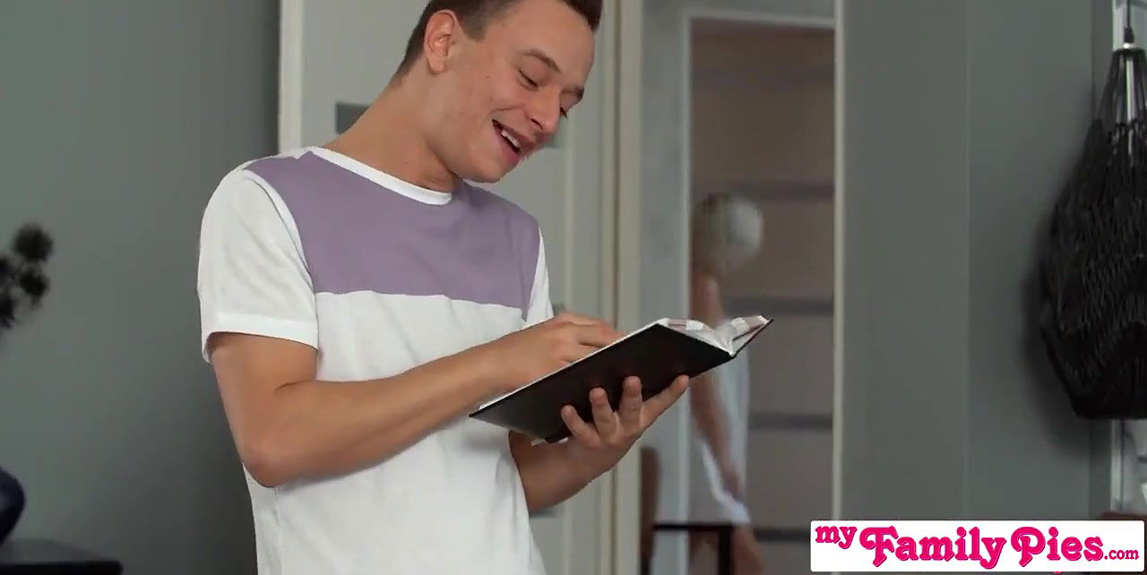 Stepbrother Says ＂Is your pussy wet now？!＂ S24：E2