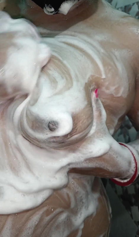 Bhabhi ko bathroom le jakar choda