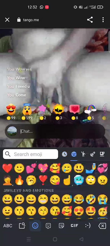 Cute showing her boobs and pussy on tango live