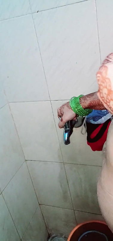 Desi wife fuck with hubby in bathroom scene