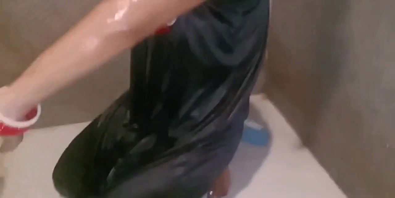 Desi housewife fucking in bathroom