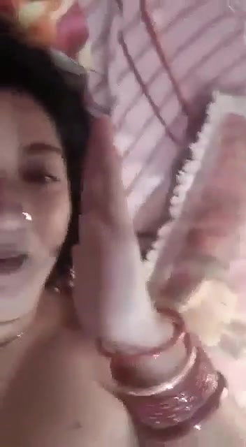 Beautiful and sexy figure unsatisfied bhabhi