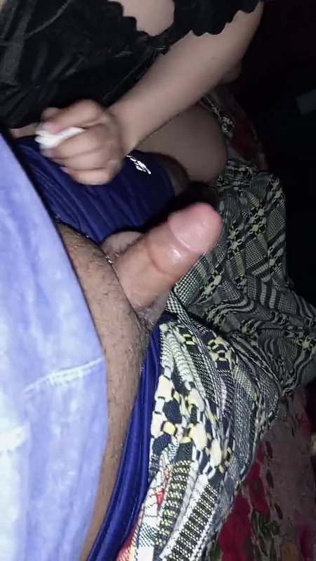 Pakistani Bhabi Giving Satisfying Blowjob To Her Hubby
