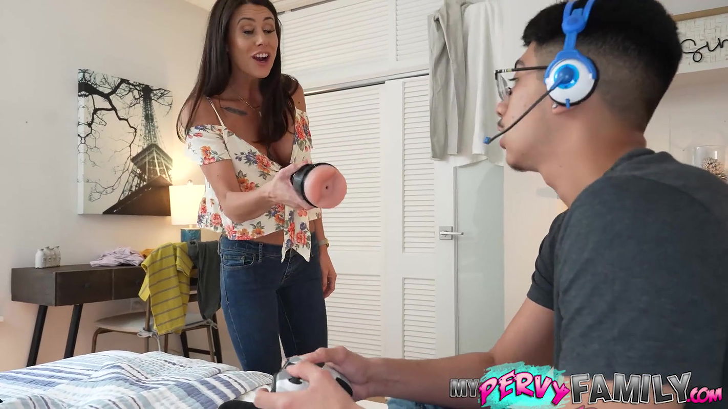 Which Butt Hole Feels Better？ Stepmom Anal Challenge – Abby Somers