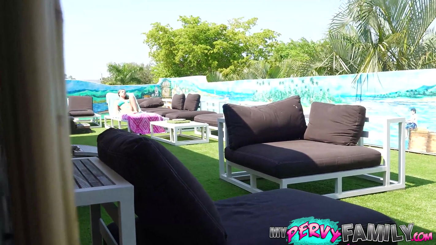 My Stacked Blonde Step-Aunt Gets Horny When I Perv On Her – Kenzie Love –