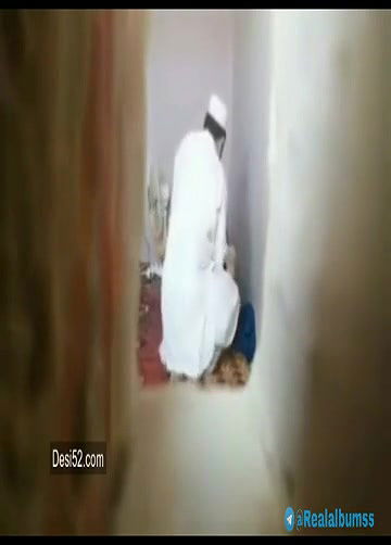 Desi Bhabhi Showing her Boobs and Pussy