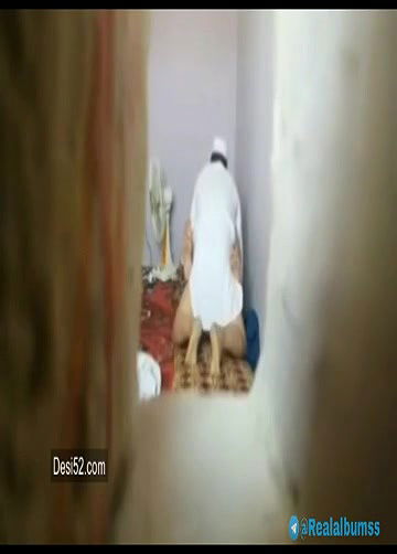 Desi Bhabhi Showing her Boobs and Pussy