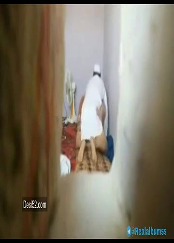 Desi Bhabhi Showing her Boobs and Pussy