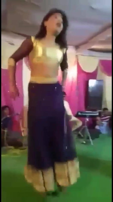 Oops moment with Arkestra dancing girl