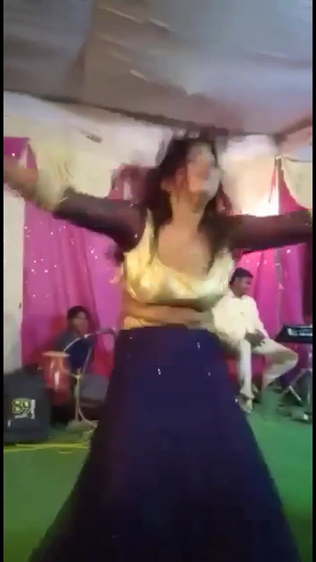 Oops moment with Arkestra dancing girl