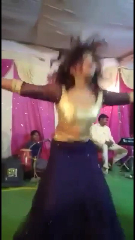 Oops moment with Arkestra dancing girl