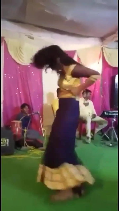 Oops moment with Arkestra dancing girl