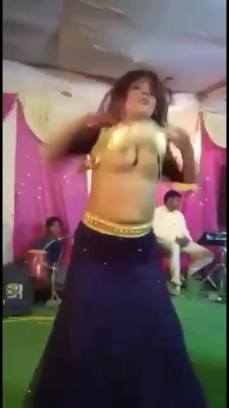 Oops moment with Arkestra dancing girl