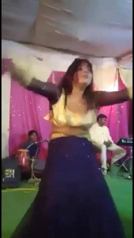 Oops moment with Arkestra dancing girl