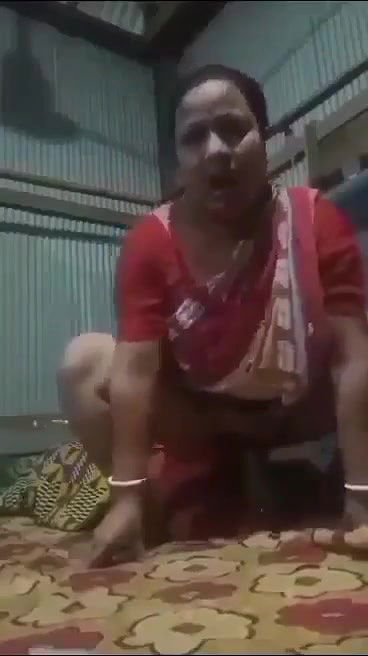 Unsatisfied Boudi Masturbating and Riding On Bottle with moaning Must Watch