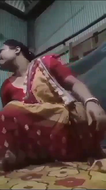 Unsatisfied Boudi Masturbating and Riding On Bottle with moaning Must Watch