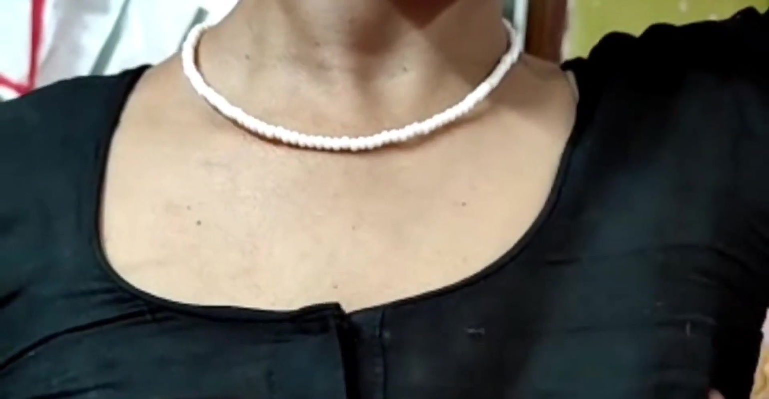 Village ki bhabhi ne apne dever ko Ghar bula kar chudai karwayi